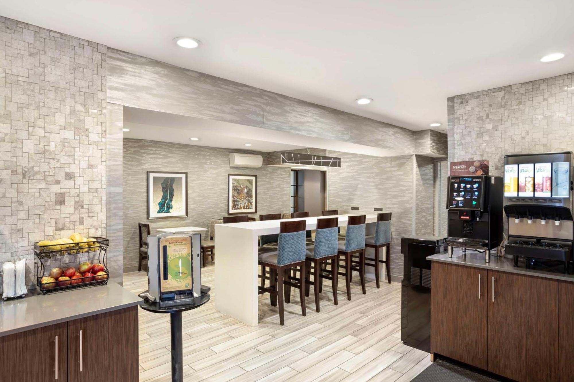 Best Western Plus Fairfield Hotel Exterior photo