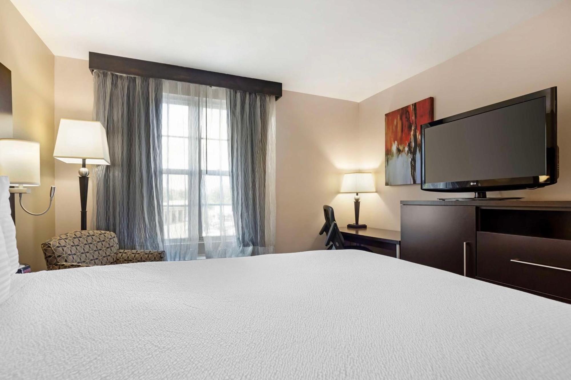 Best Western Plus Fairfield Hotel Exterior photo