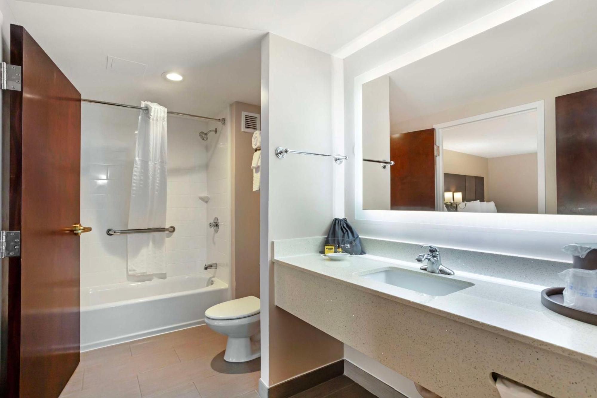 Best Western Plus Fairfield Hotel Exterior photo